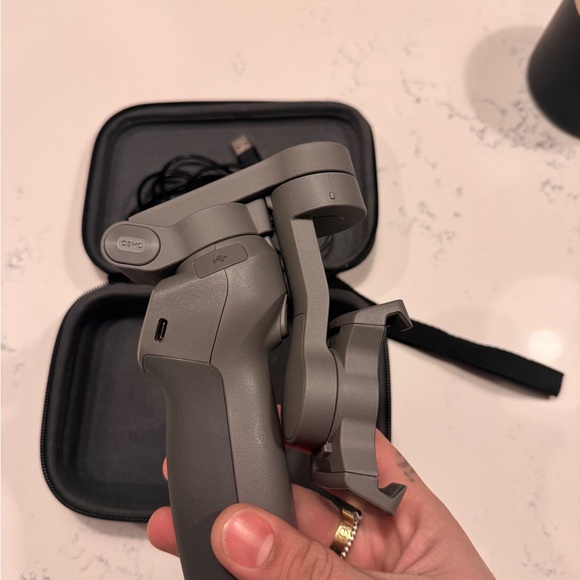 DJI Osmo Mobile 3 Gimbal Stabilizer - Gray - Picture 9 of 13